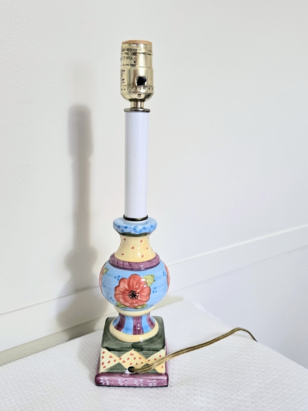 Linens & Things Table Lamp Handpainted Ceramic Pottery Colorful 14.5"  Works - Picture 4 of 9